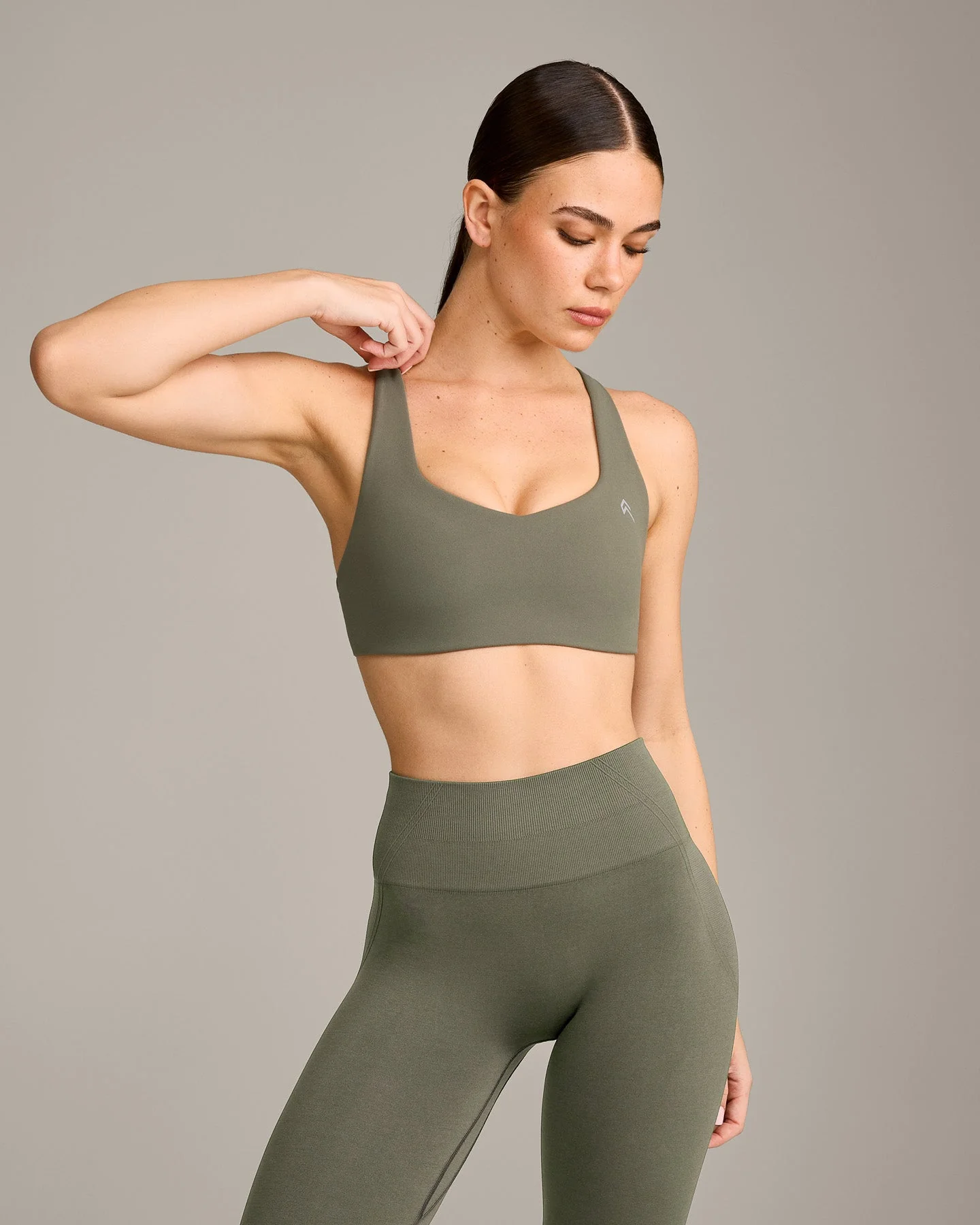 EasyLift™ Cross Back Sports Bra with Grey Logo | Alpine Green