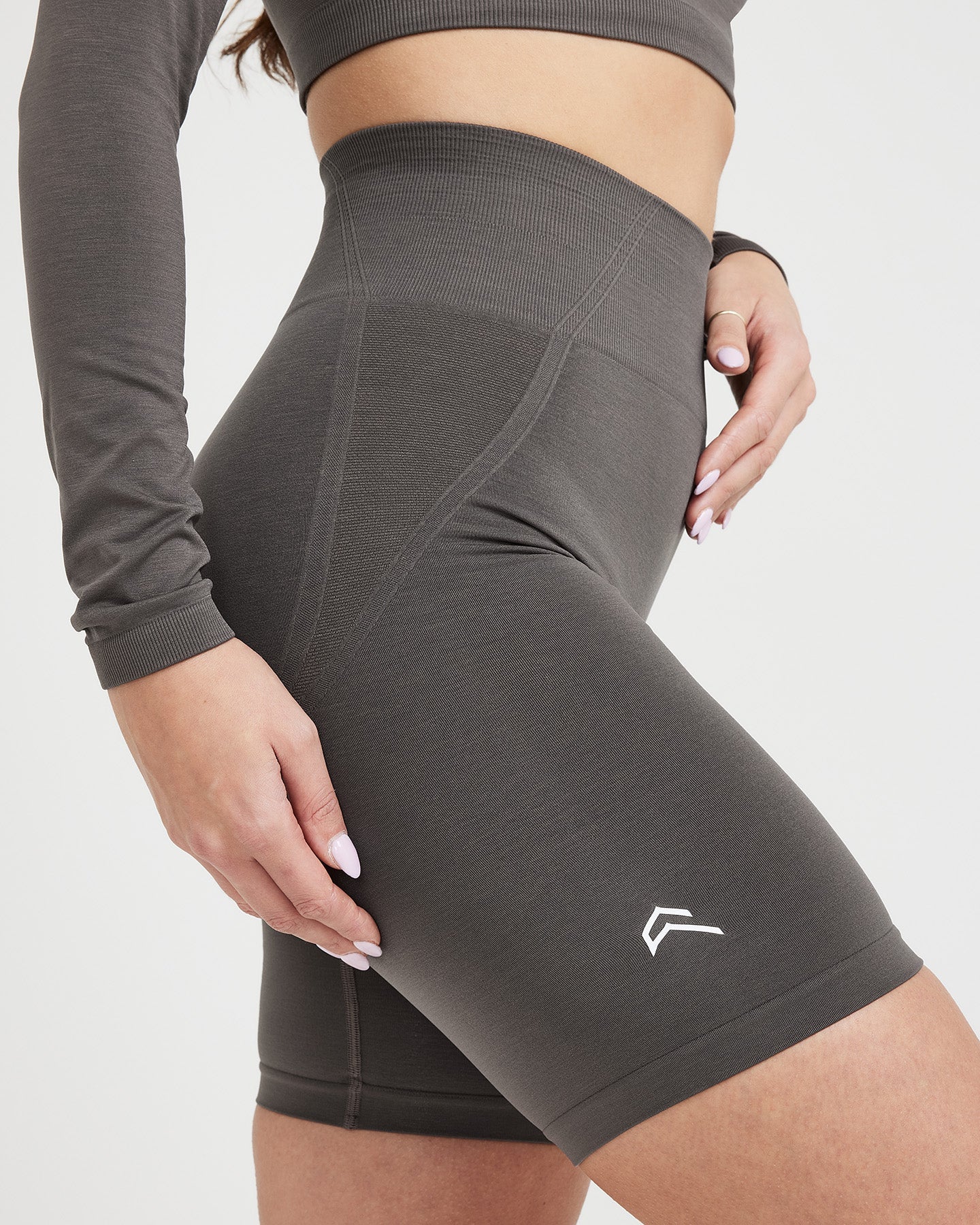 EffortlessLift™ Seamless Cycling Shorts with White Logo | Deep Taupe - Image 5