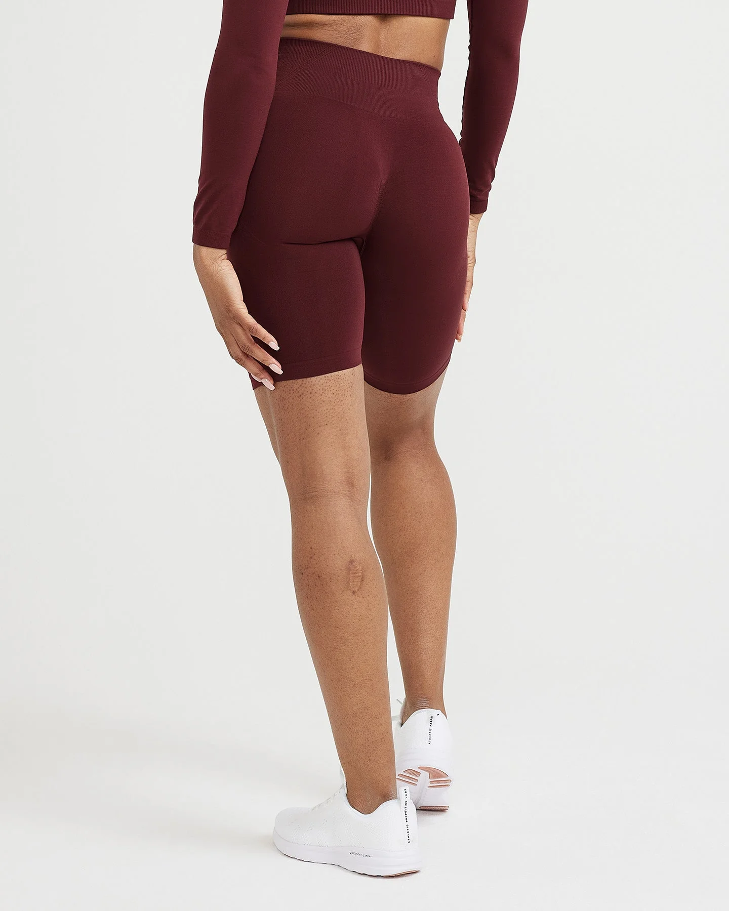 EffortlessLift™ Seamless Cycling Shorts with White Logo | Rosewood - Image 4