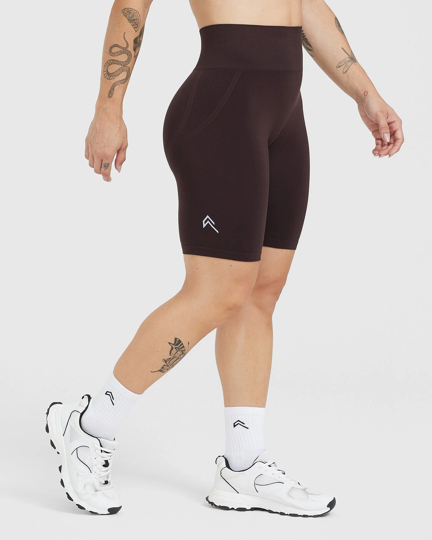 EffortlessLift™ Seamless Cycling Shorts with White Logo | 70% Cocoa - Image 3