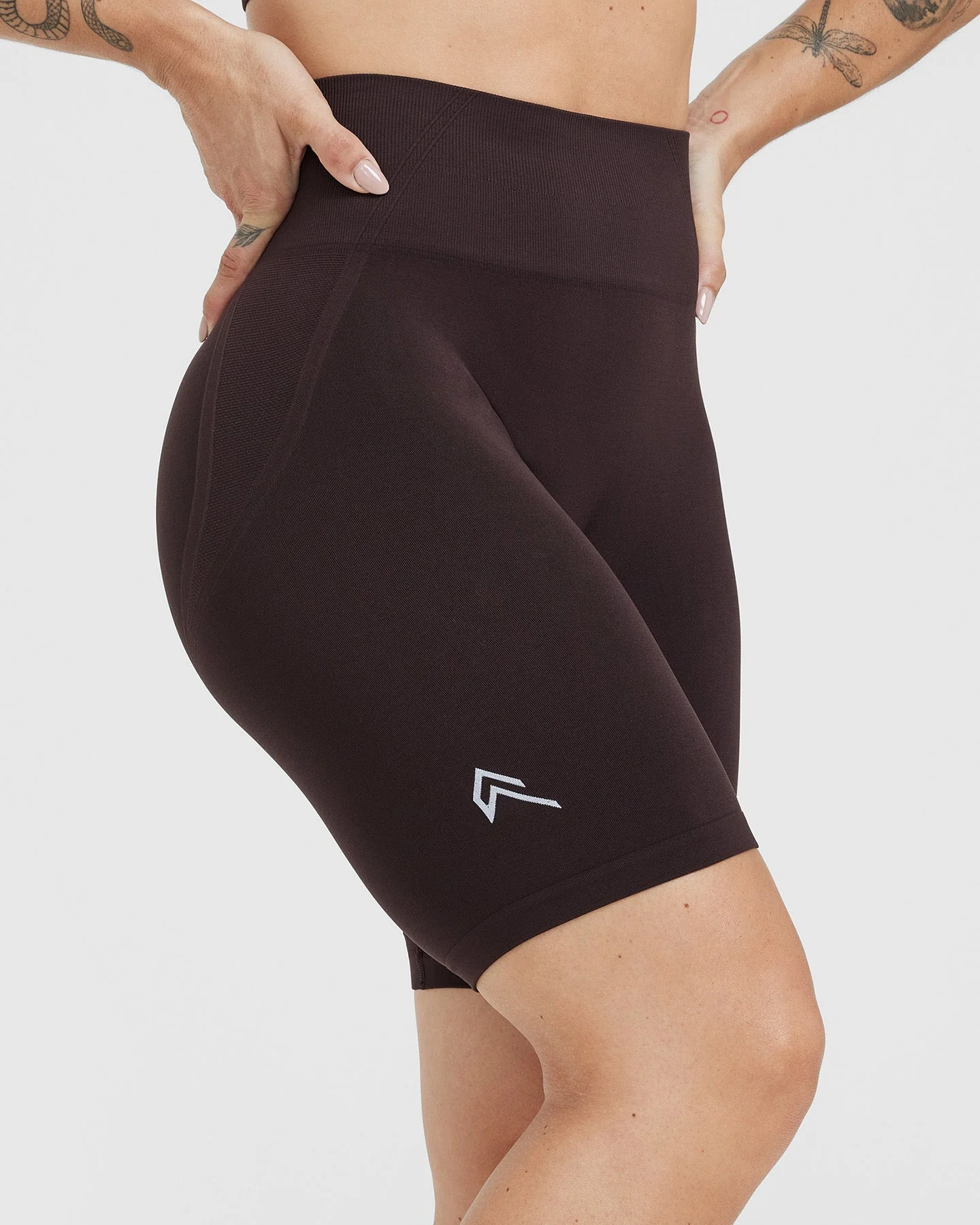 EffortlessLift™ Seamless Cycling Shorts with White Logo | 70% Cocoa - Image 4