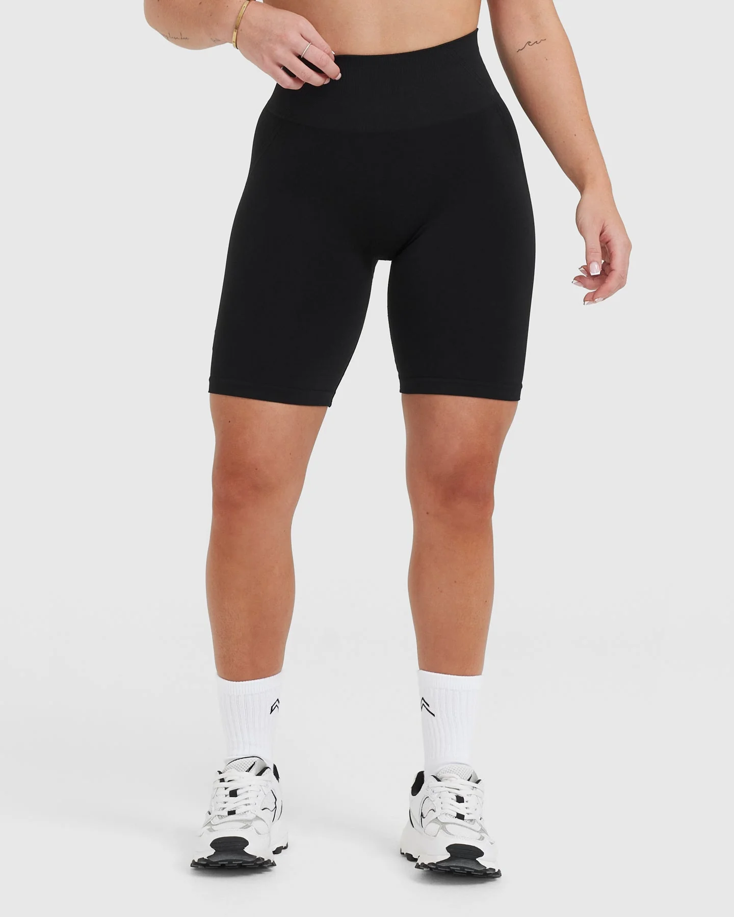 EffortlessLift™ Seamless Cycling Shorts with White Logo | Black - Image 2