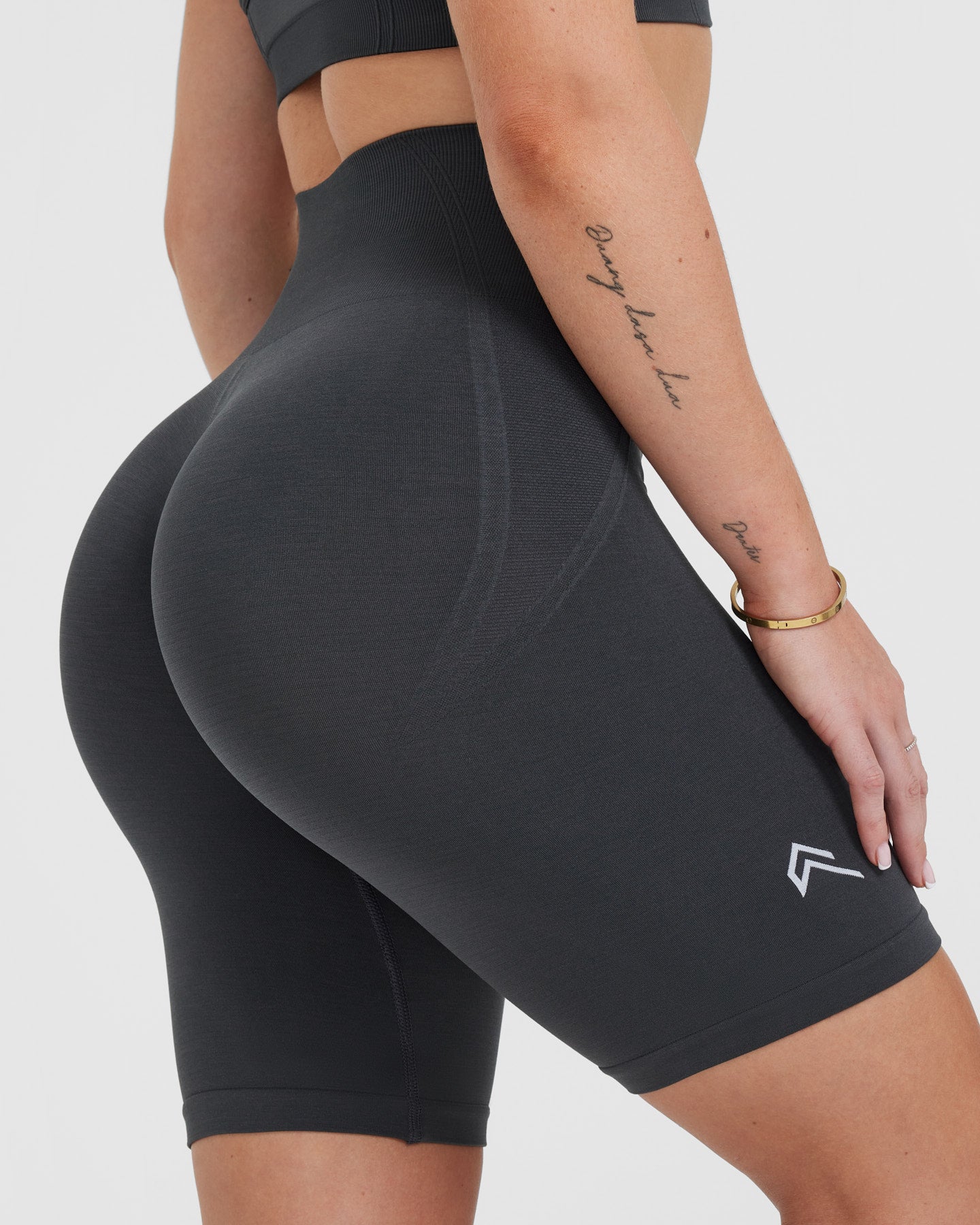 EffortlessLift™ Seamless Cycling Shorts with White Logo | Coal - Image 5
