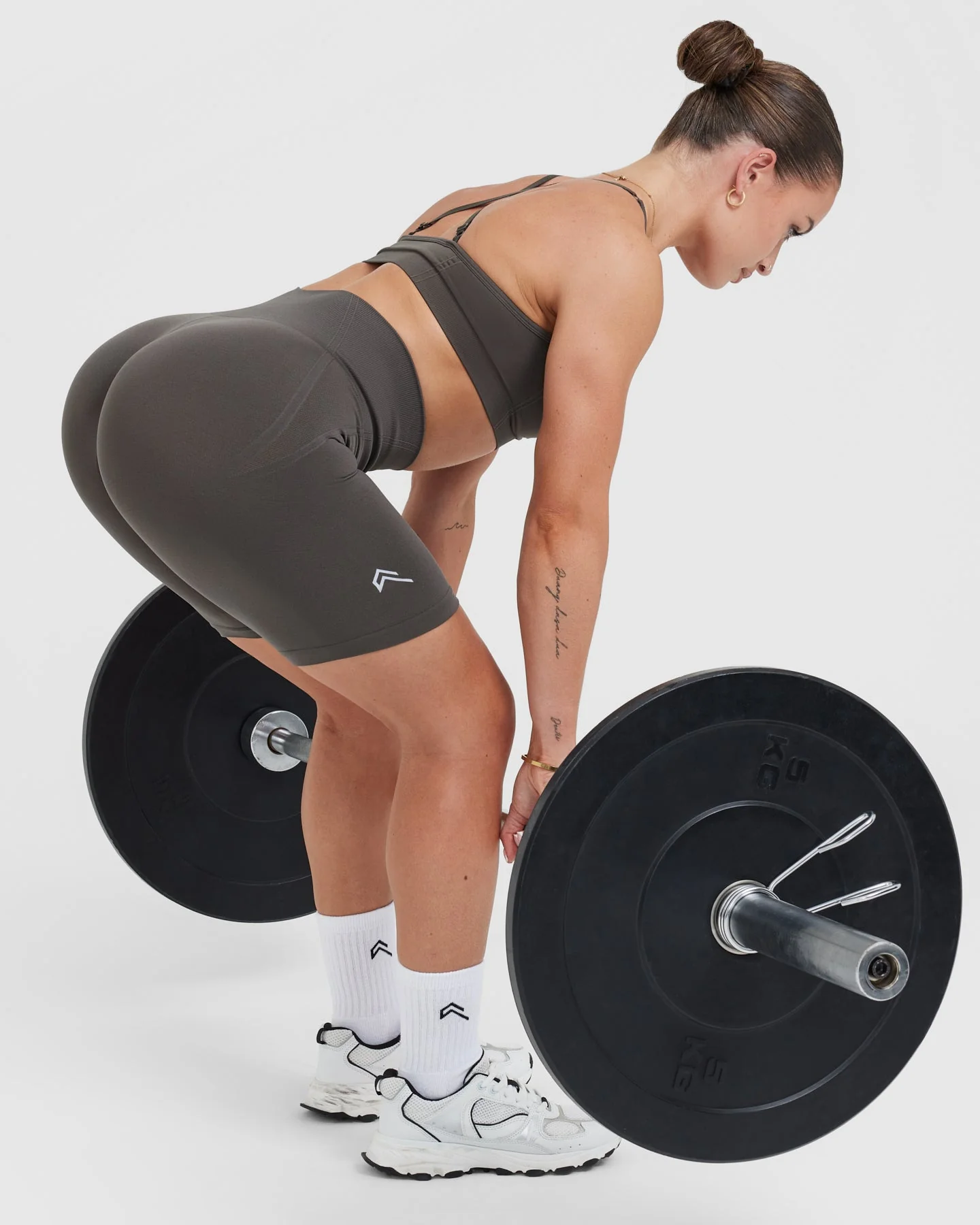 EffortlessLift™ Seamless Cycling Shorts with White Logo | Deep Taupe - Image 3
