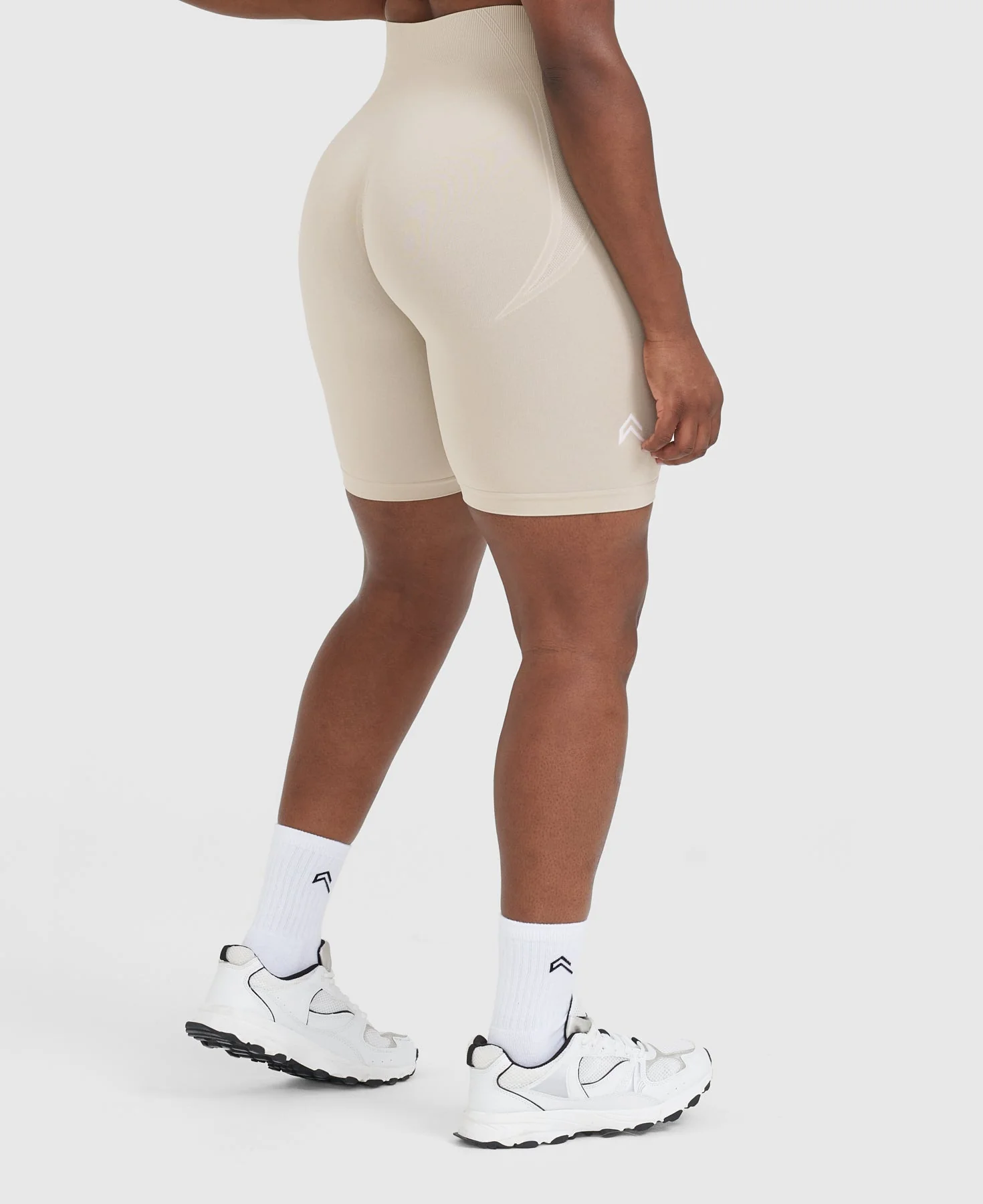 EffortlessLift™ Seamless Cycling Shorts with White Logo | Sand - Image 2