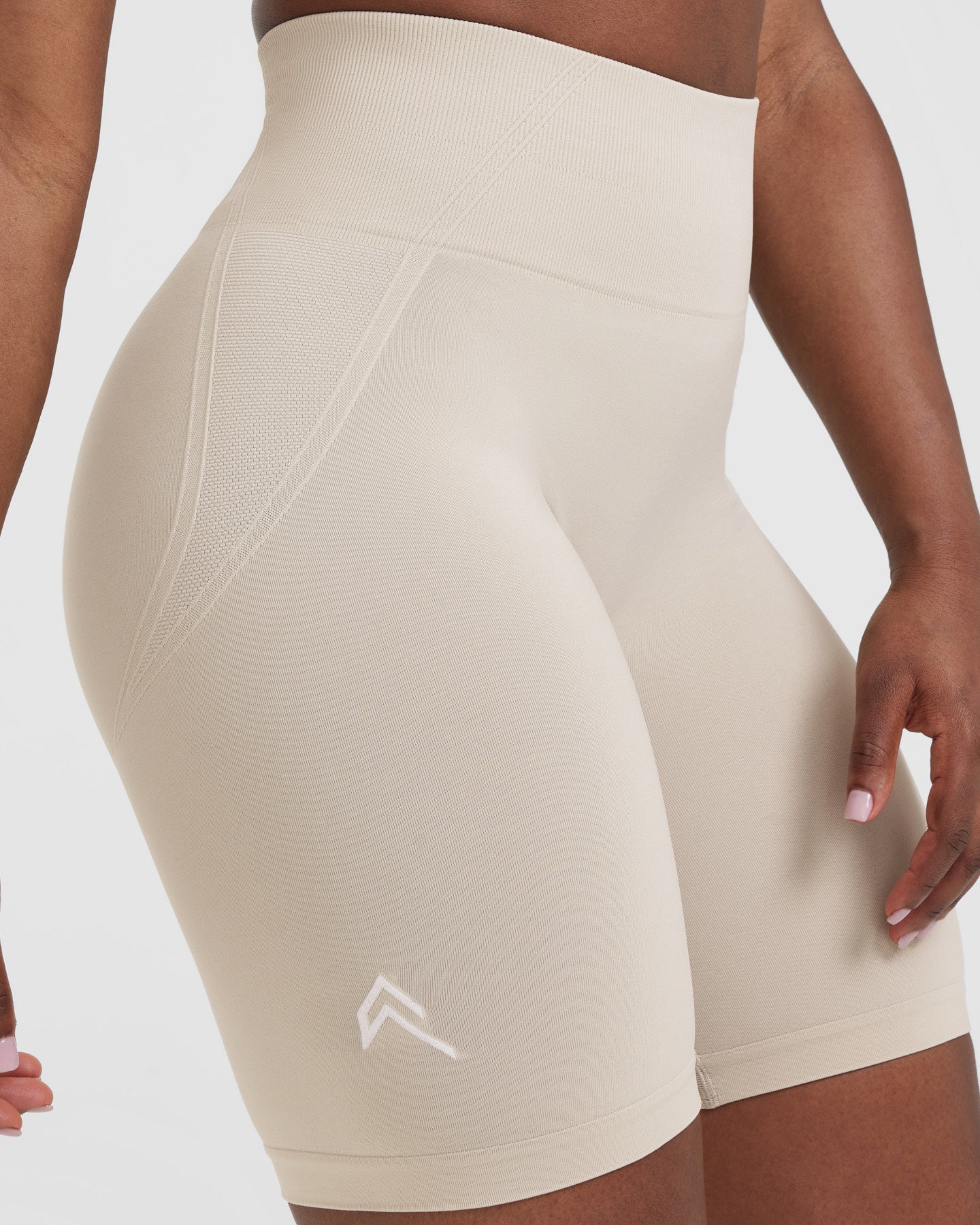 EffortlessLift™ Seamless Cycling Shorts with White Logo | Sand - Image 4