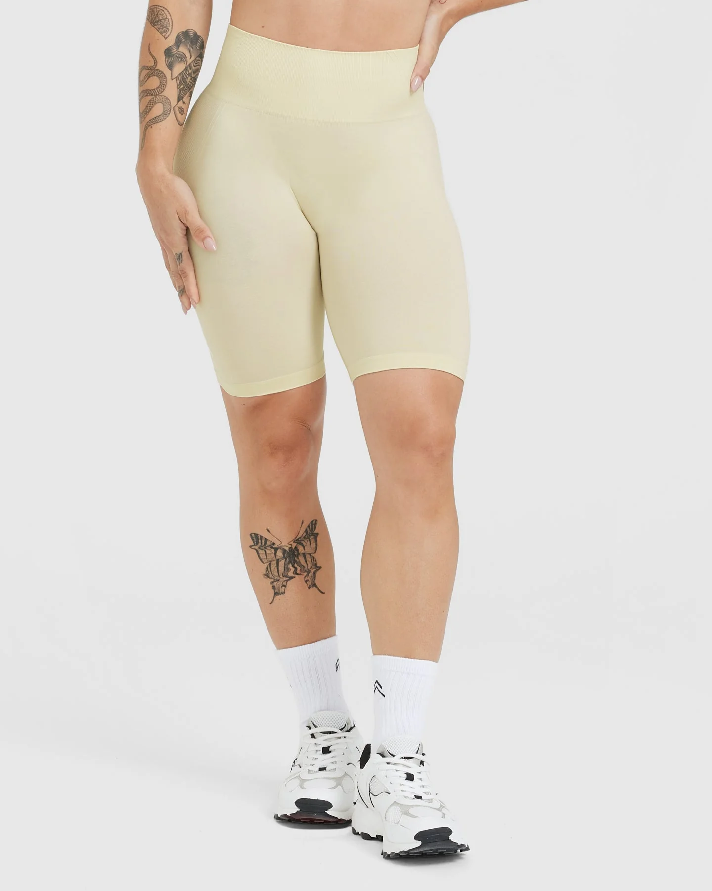 EffortlessLift™ Seamless Cycling Shorts with White Logo | Vanilla