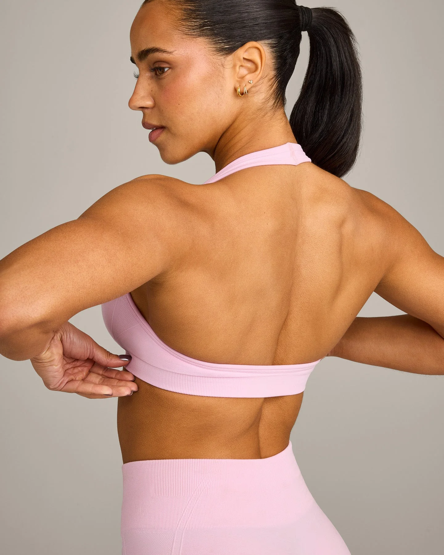 EffortlessLift™ Seamless Halter Neck Sports Bra with Grey Logo | Chalk Pink - Image 4
