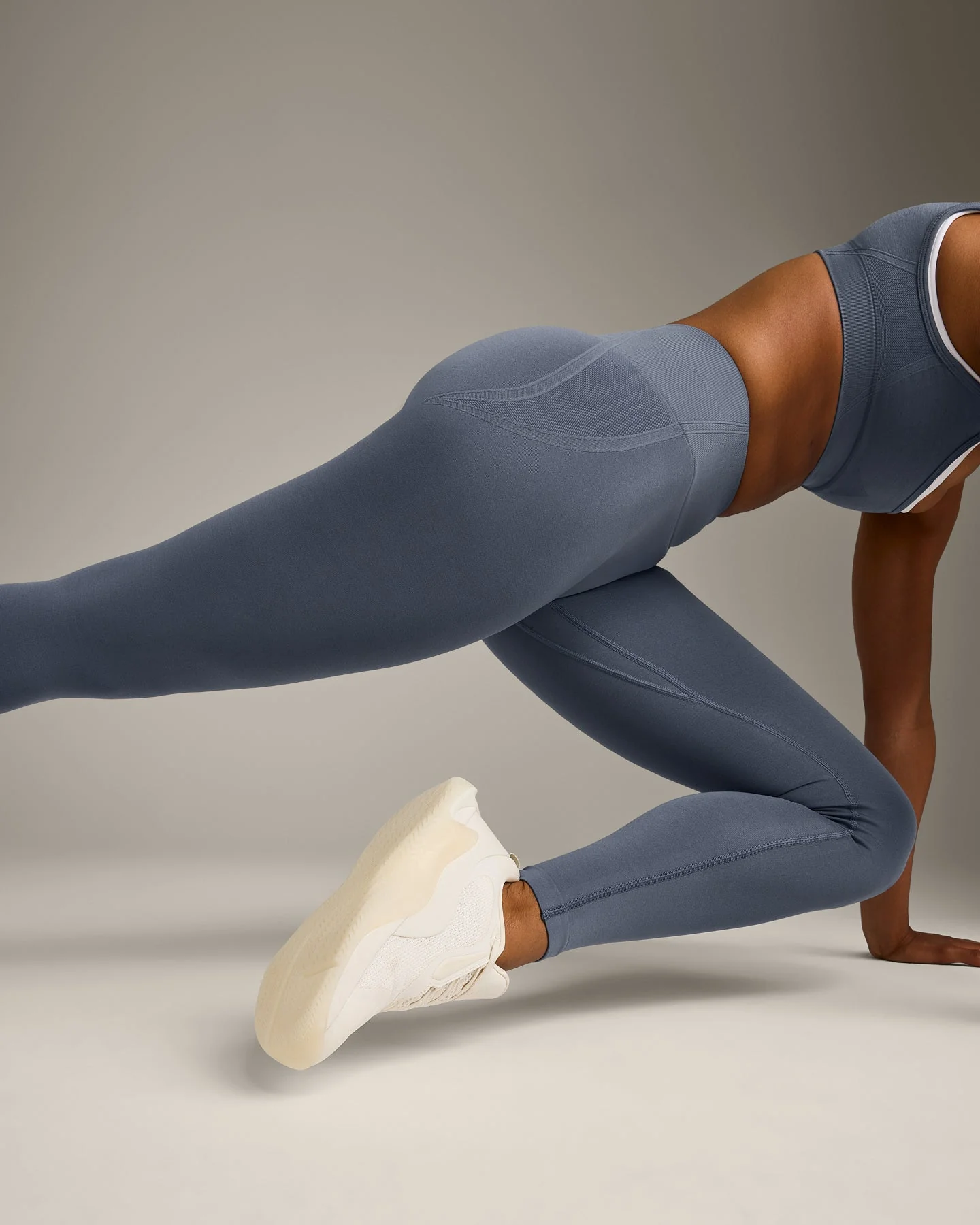 EffortlessLift™ Seamless Leggings with Grey Logo | Light Granite Blue - Image 5