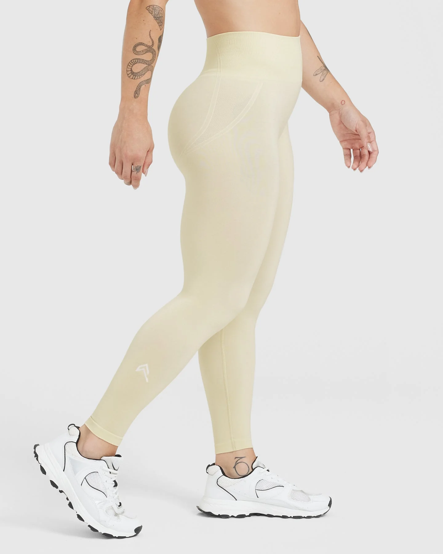 EffortlessLift™ Seamless Leggings with White Logo | Vanilla - Image 3