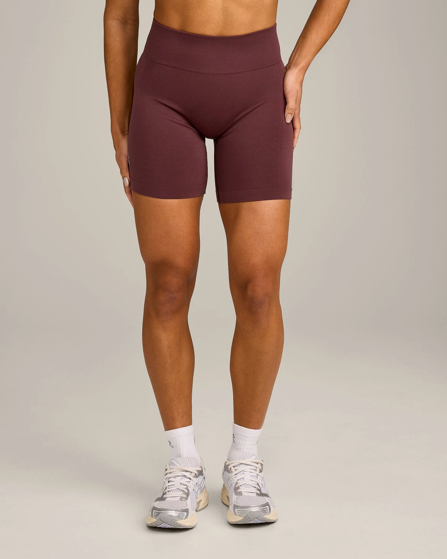 EffortlessLift™ Seamless Mid Rise Shorts with Grey Logo | Velvet Mocha - Image 2