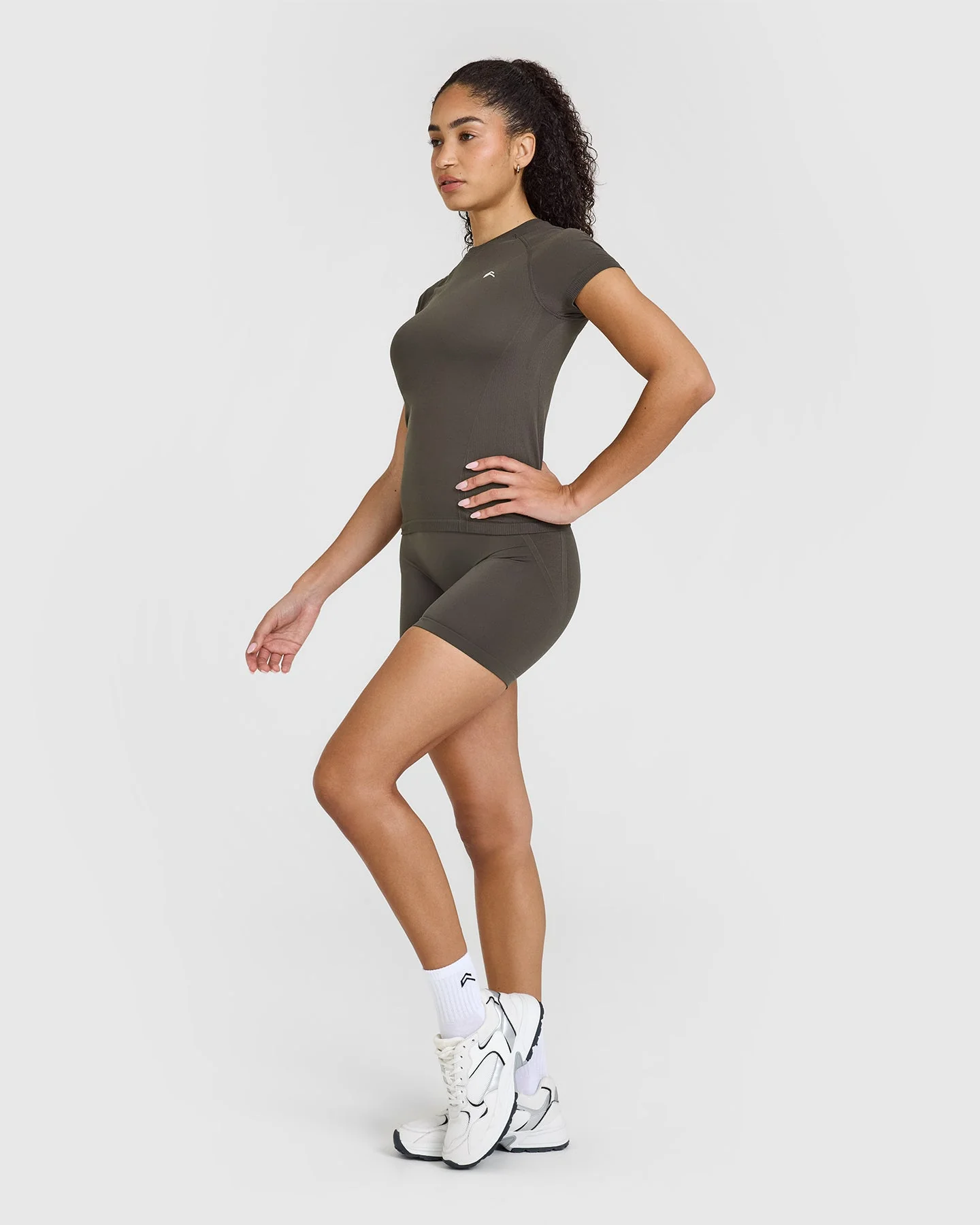 Go To Seamless Fitted Top | Deep Taupe - Image 3
