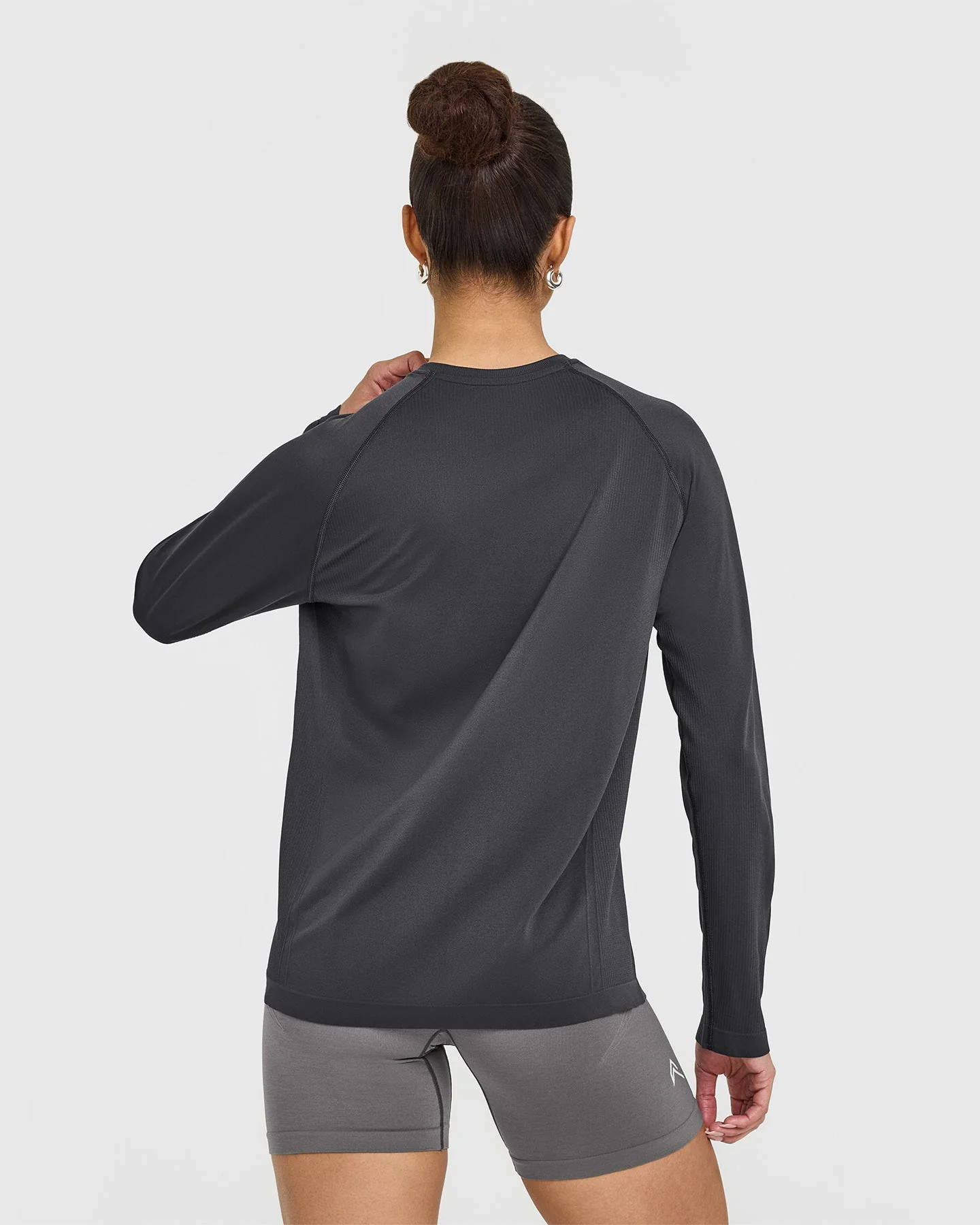 Go To Seamless Loose Long Sleeve Top | Coal - Image 2